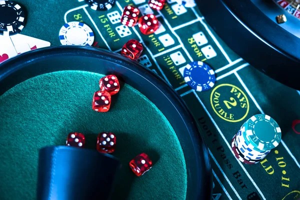 Hood vs Wolf live-dealer table on lae138 with cinematic presentation and real-time action